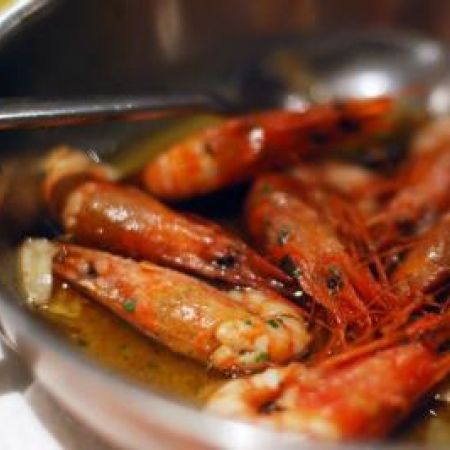 Ravi 3 Gambas Façon du Chef avec un verre de Riesling